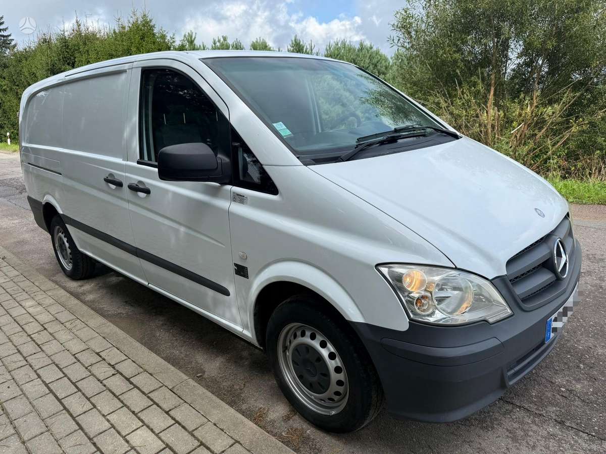 Mercedes-Benz Vito 2012 — rear view