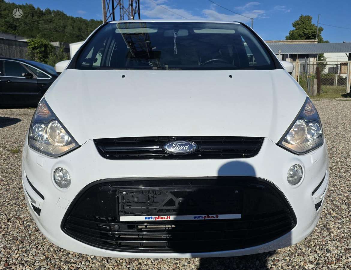 Ford S-MAX 2014 — вигляд ззаду