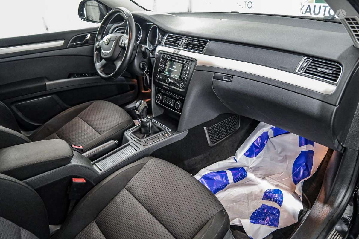 Skoda Superb 2012 — photo 12