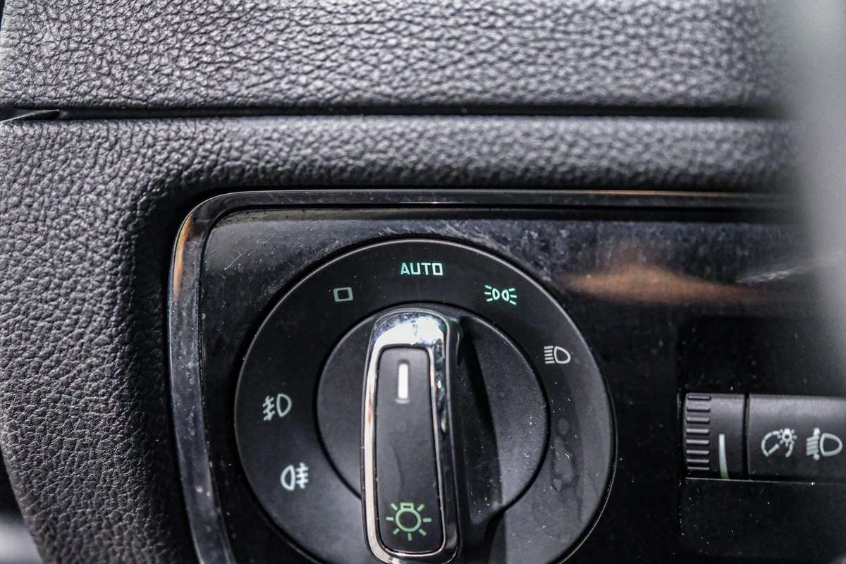 Skoda Superb 2012 — photo 16