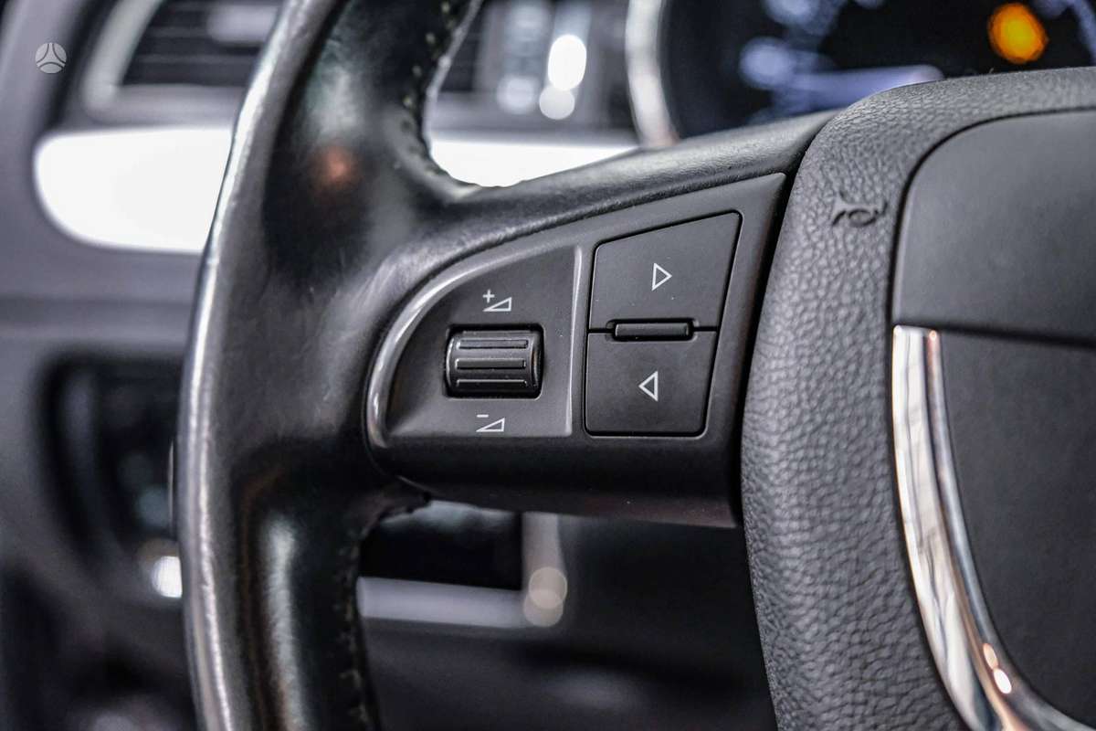 Skoda Superb 2012 — photo 18