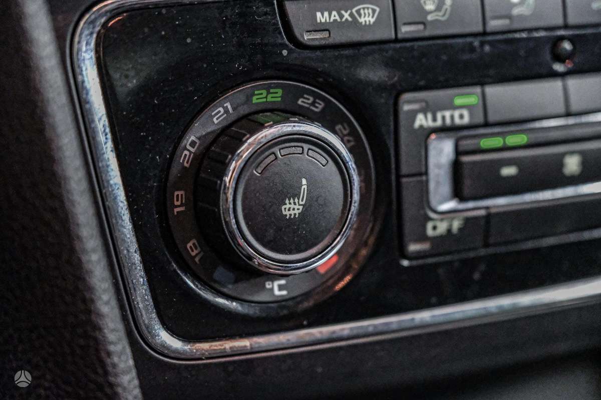 Skoda Superb 2012 — photo 22