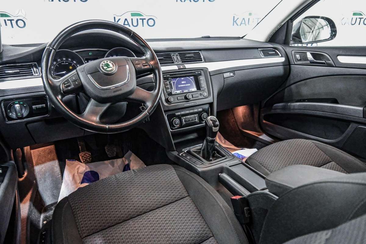 Skoda Superb 2012 — photo 7