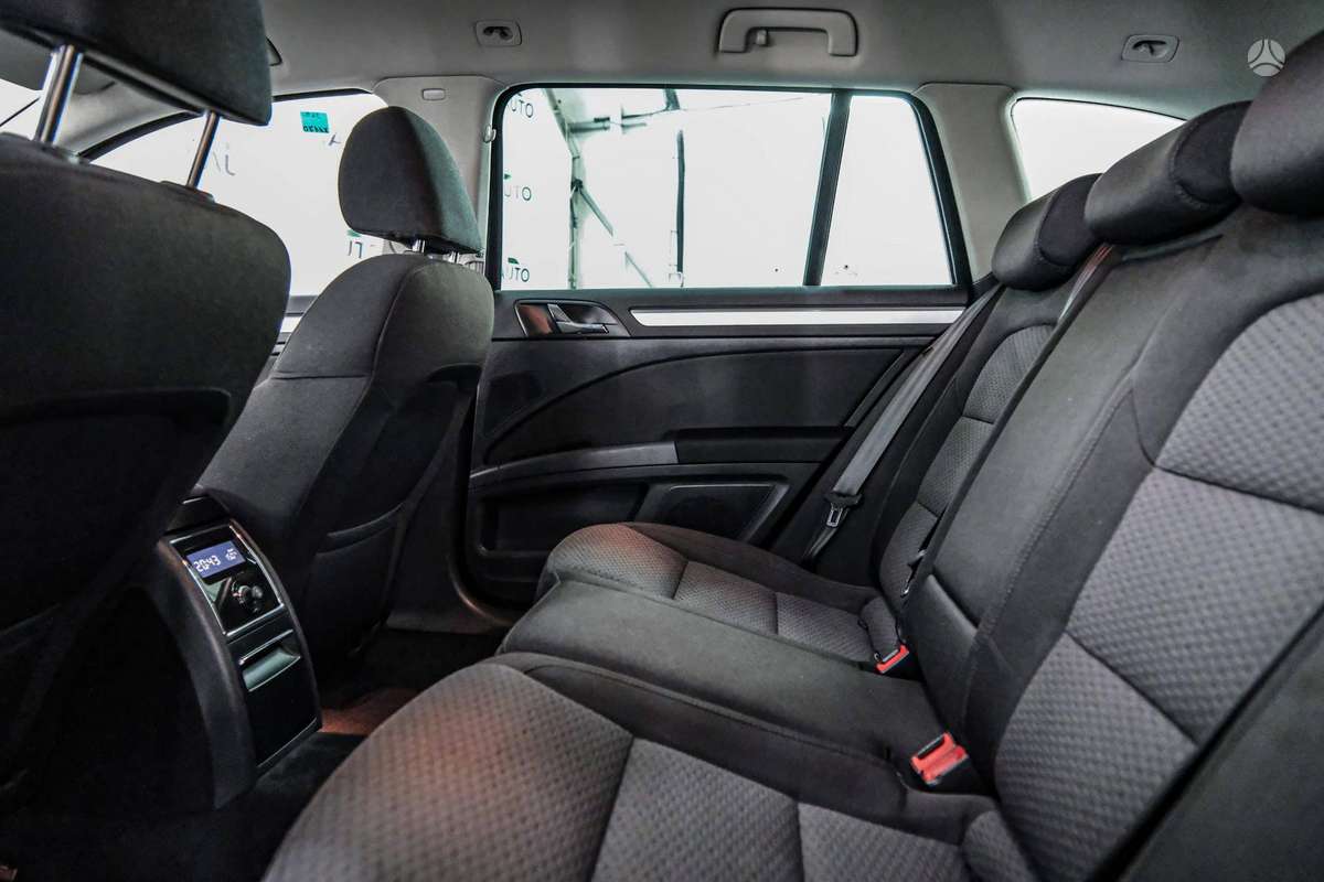 Skoda Superb 2012 — photo 9