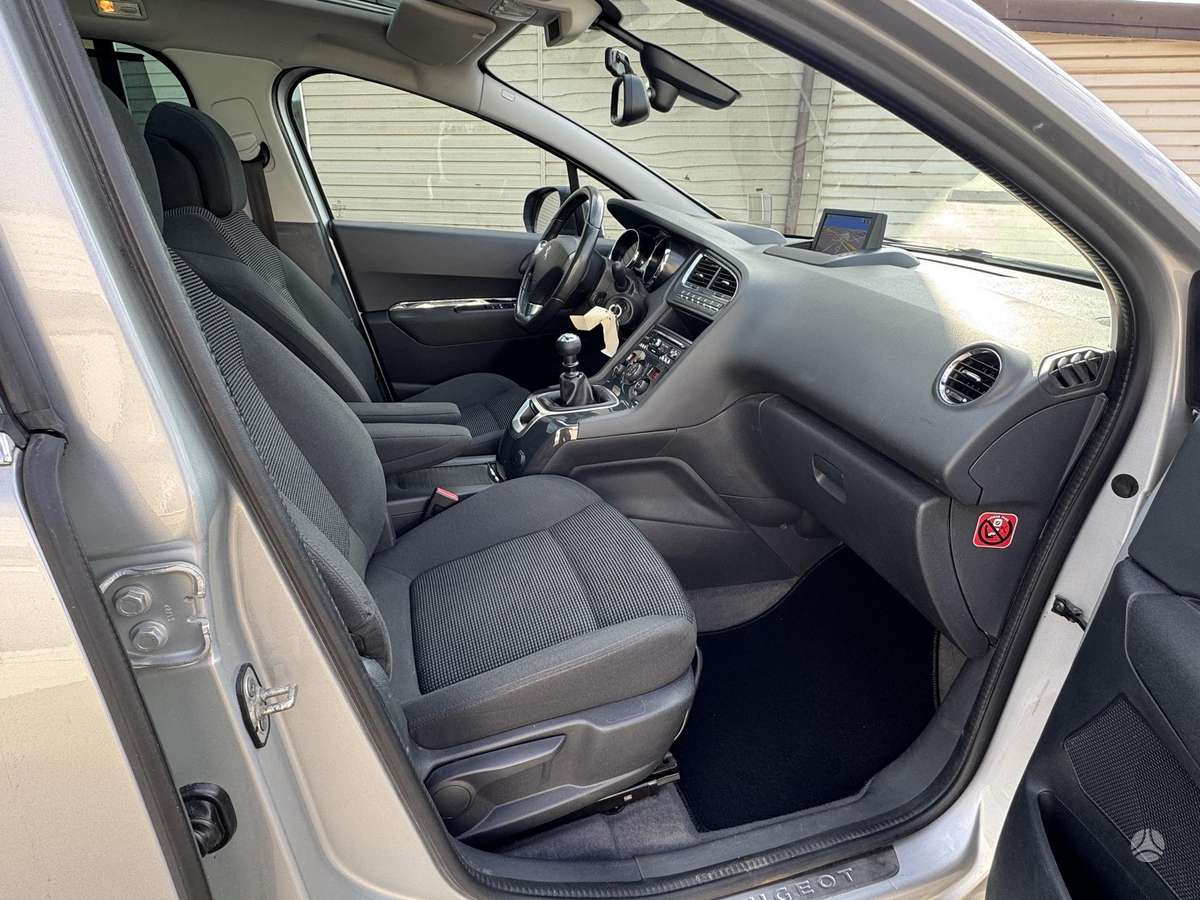 Peugeot 5008 2015 — photo 11