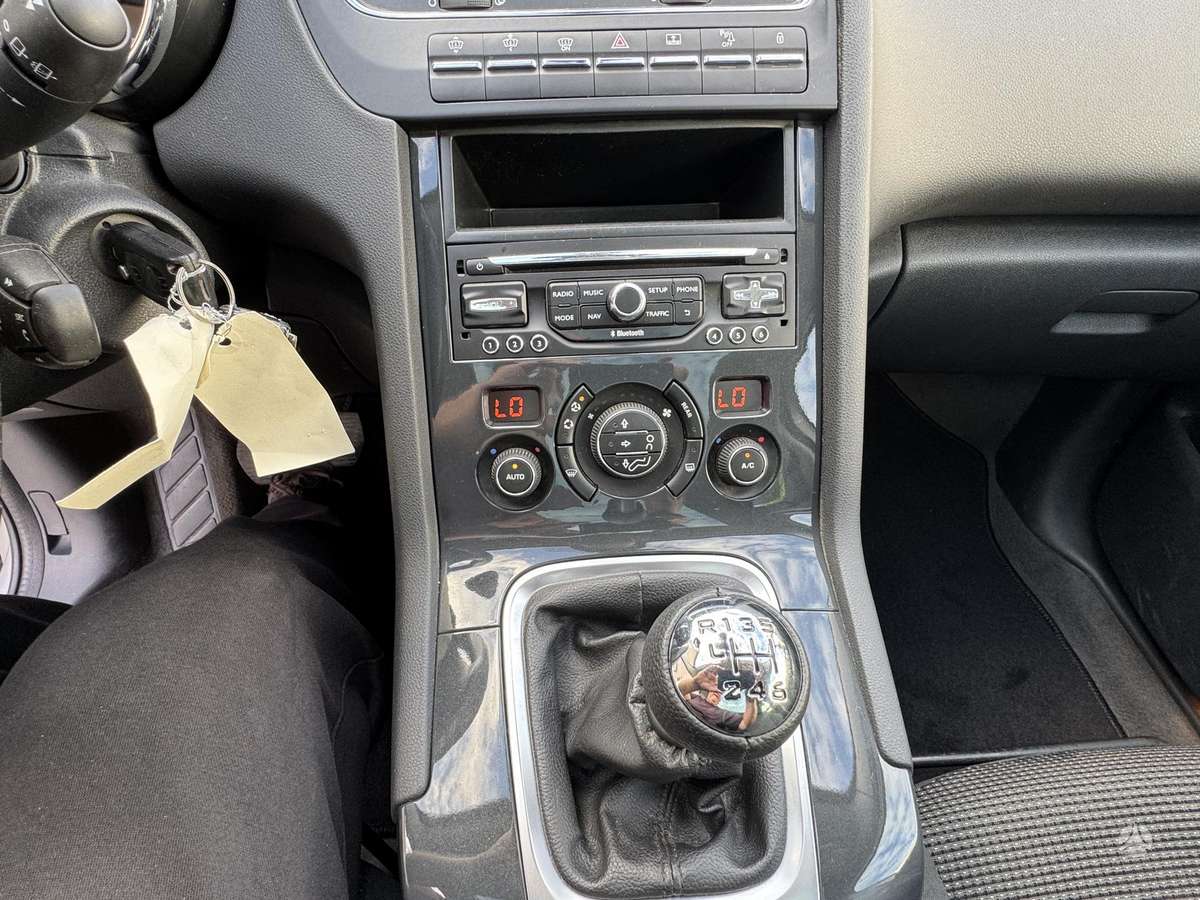 Peugeot 5008 2015 — photo 13