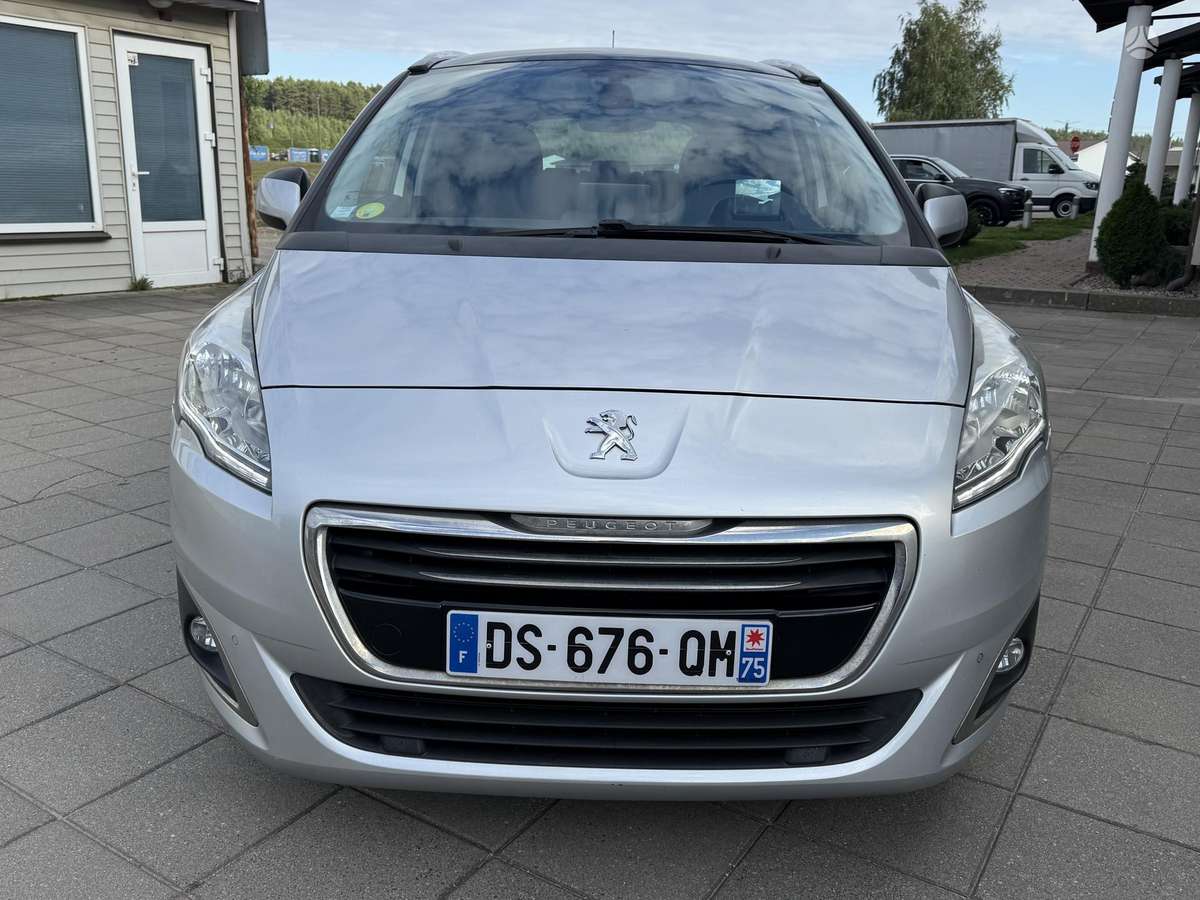 Peugeot 5008 2015 — rear view