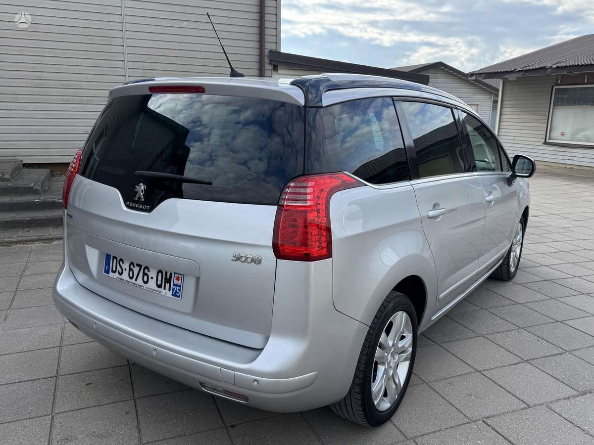 Peugeot 5008 2015 — engine 1560 cm³, 120 HP (88kW)