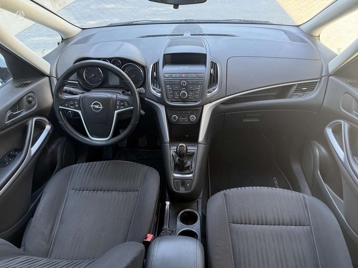 Opel Zafira 2012 — фото 12
