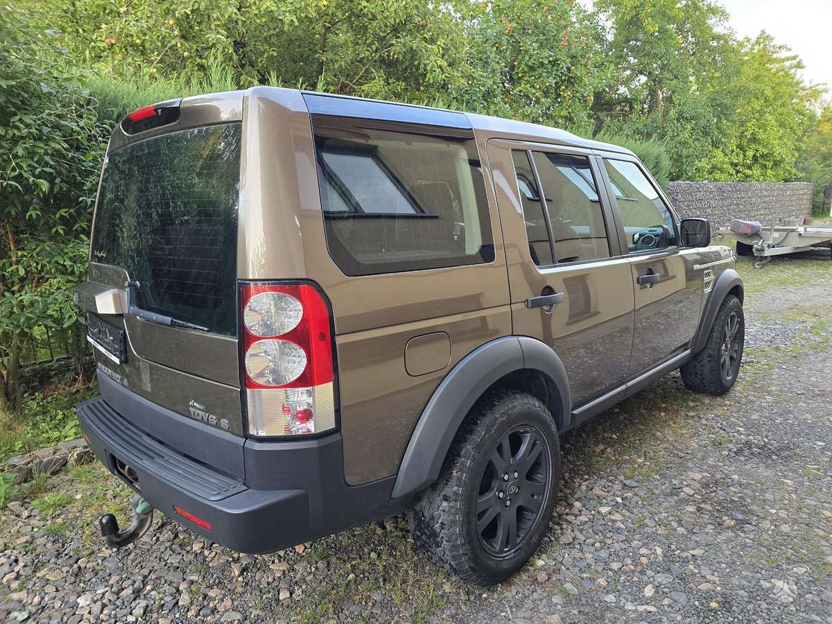 Land Rover 2012 — rear view