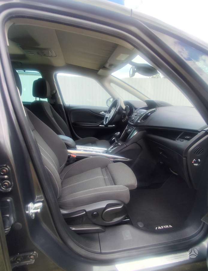 Opel Zafira 2012 — photo 12