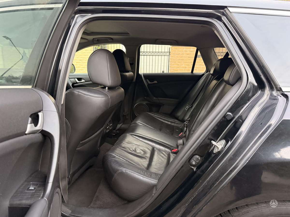 Honda Accord 2010 — photo 11