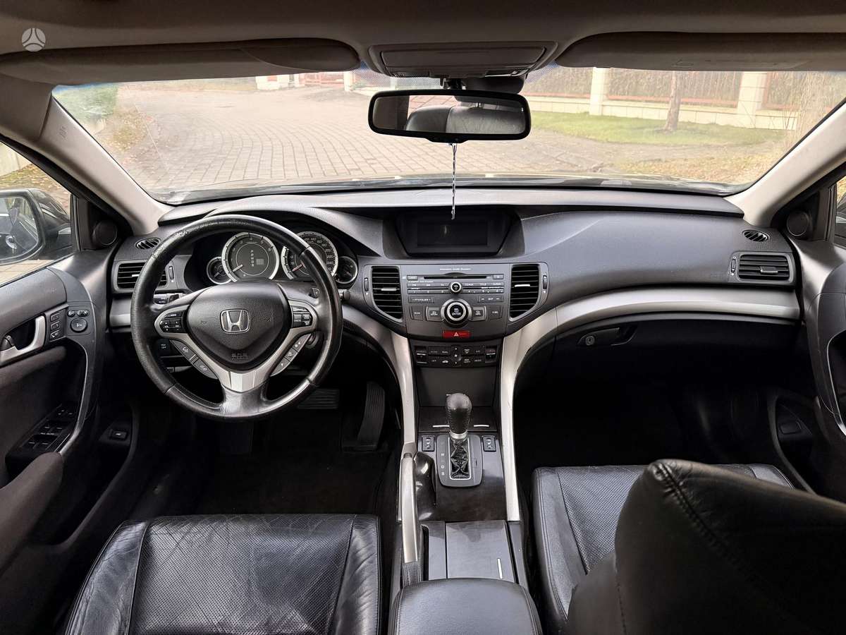 Honda Accord 2010 — photo 13