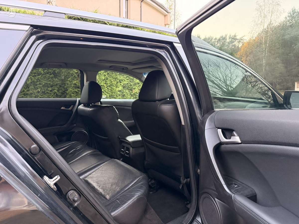 Honda Accord 2010 — photo 9