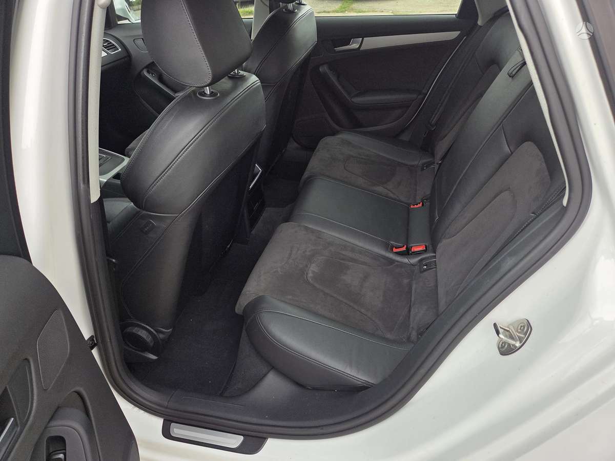 Audi A4 2010 — photo 10