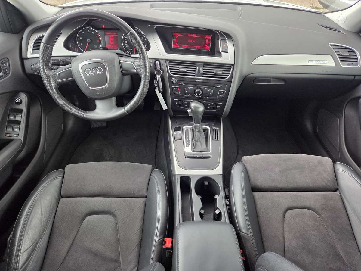 Audi A4 2010 — photo 11