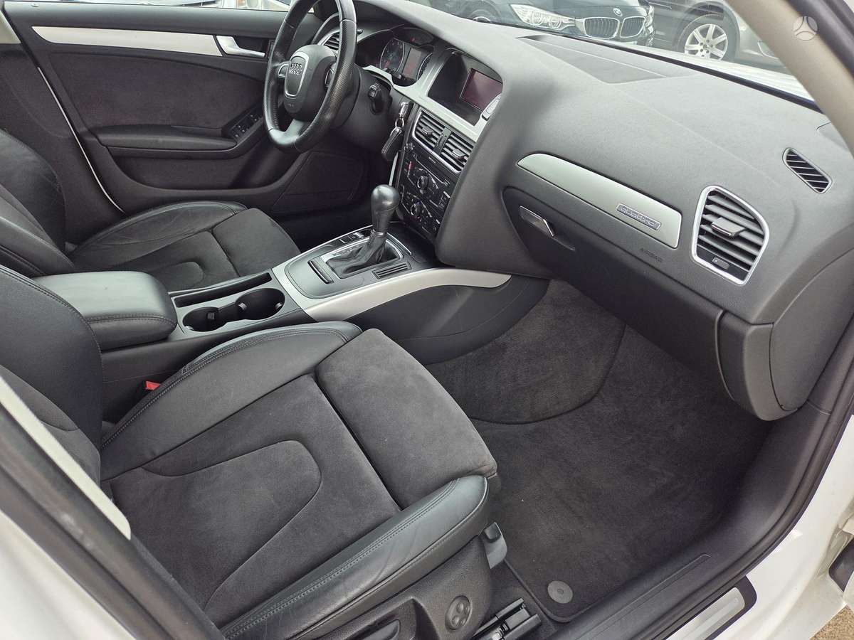 Audi A4 2010 — photo 12