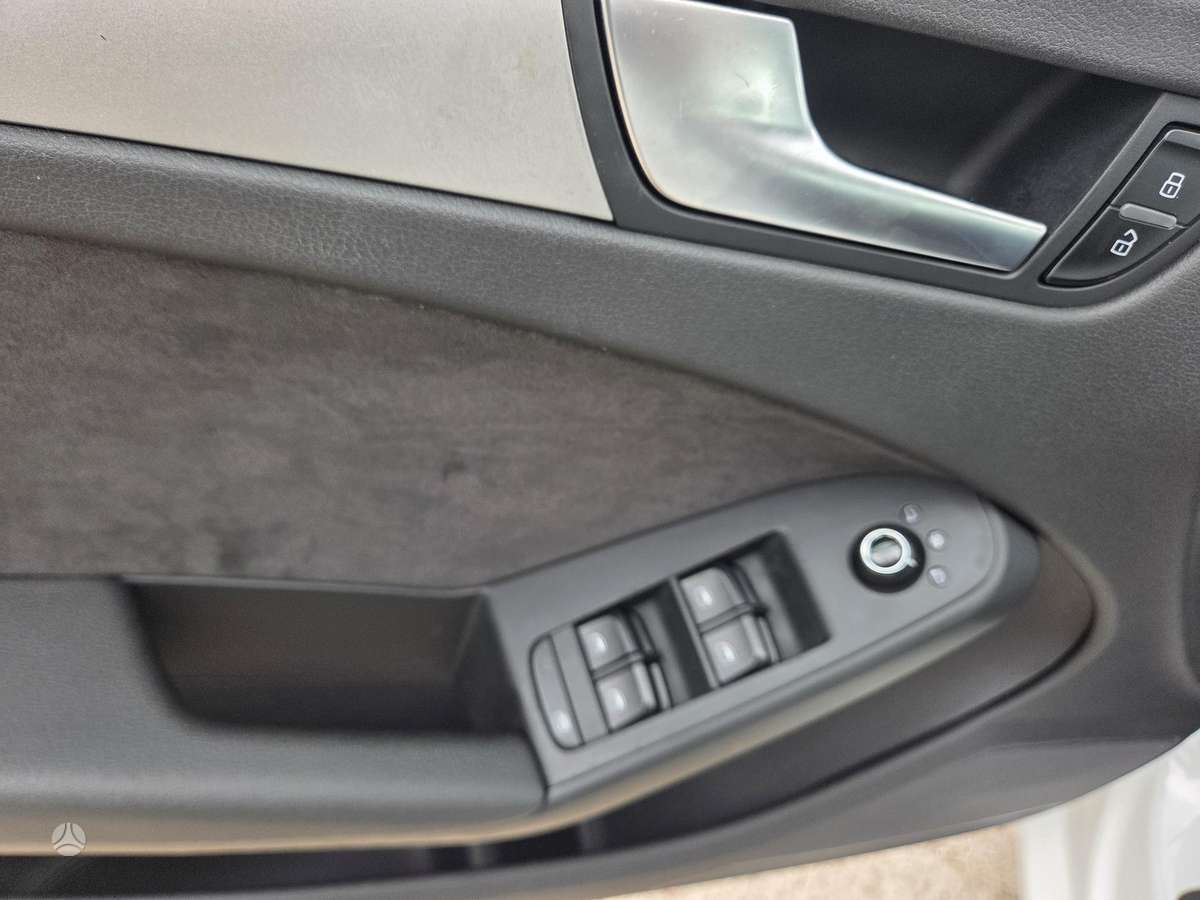 Audi A4 2010 — photo 8