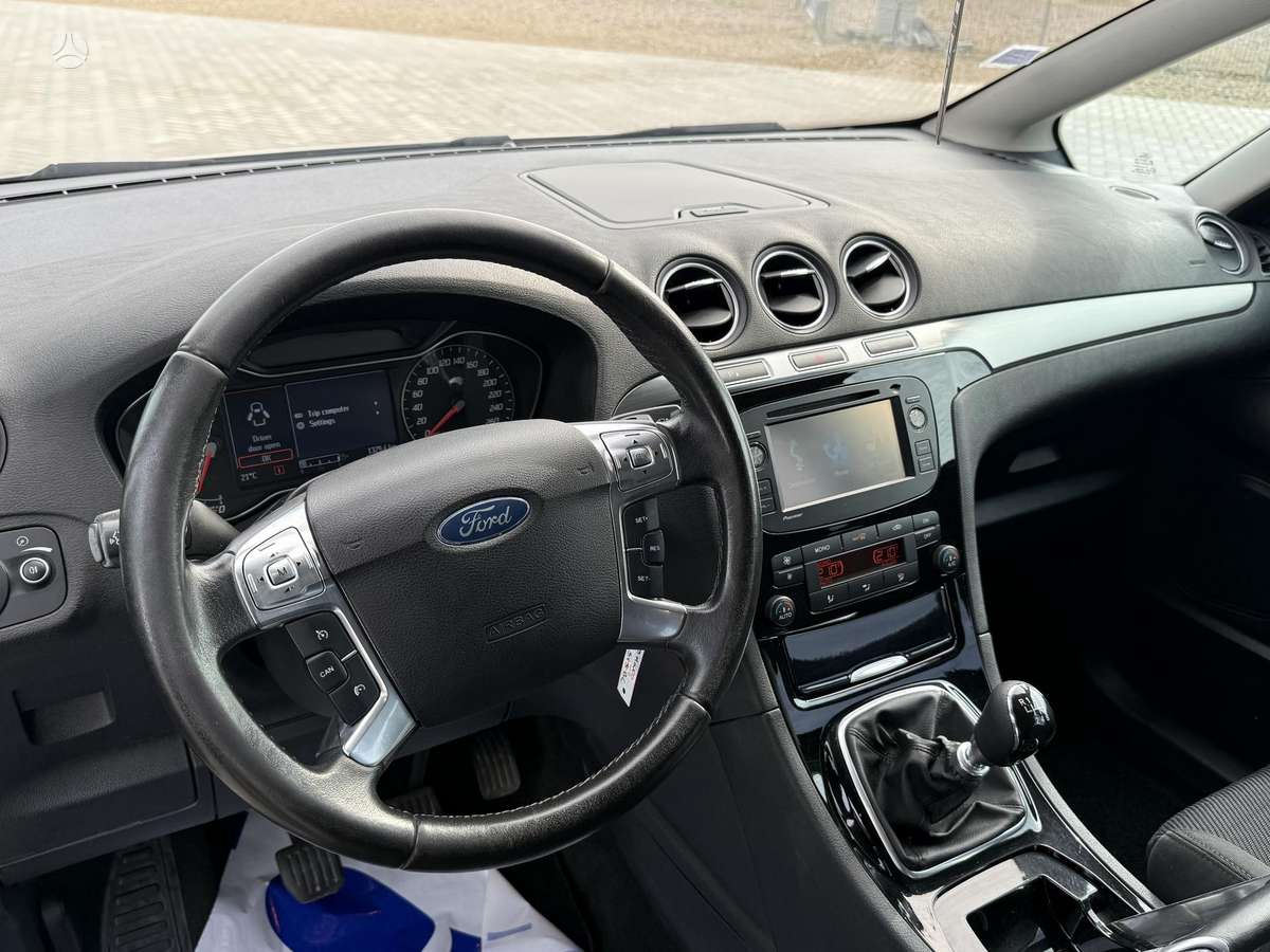 Ford S-MAX 2011 — photo 10