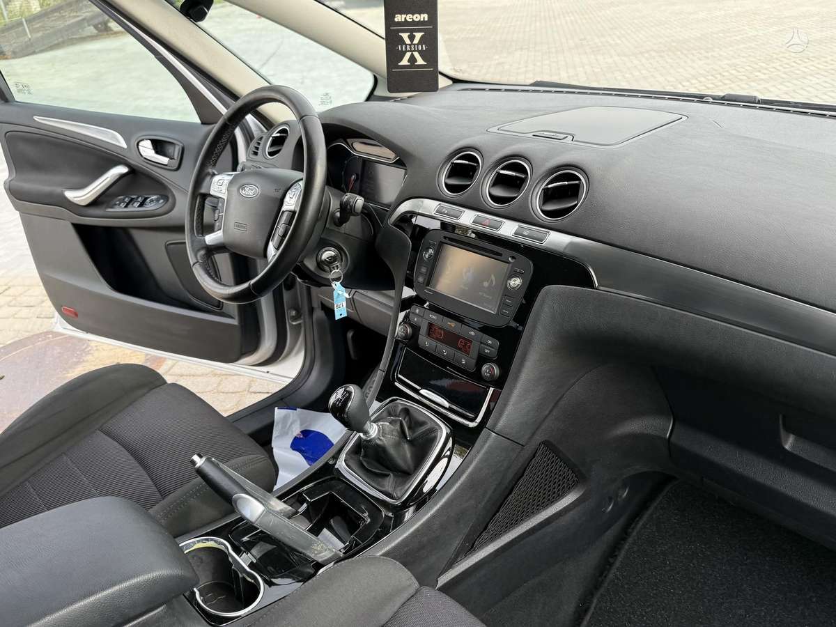 Ford S-MAX 2011 — photo 11