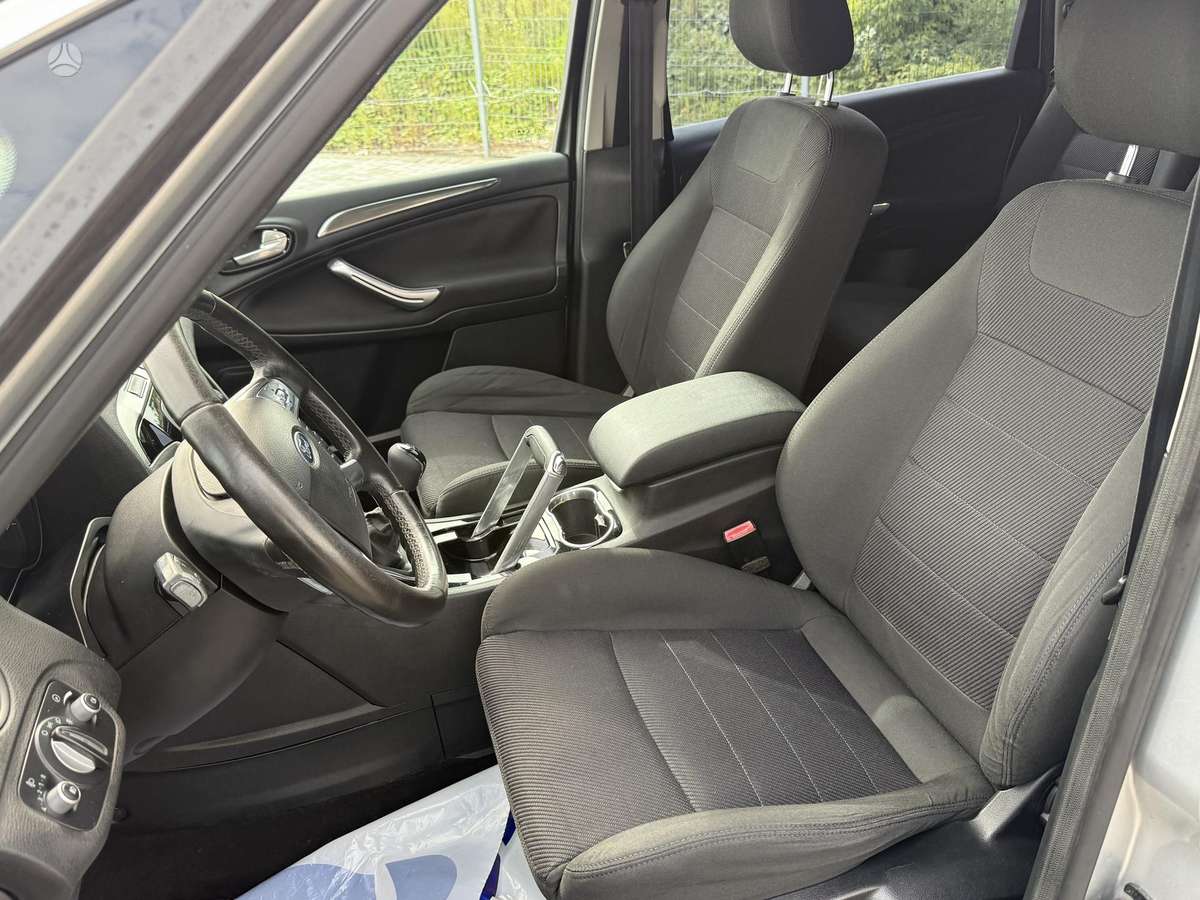 Ford S-MAX 2011 — photo 12