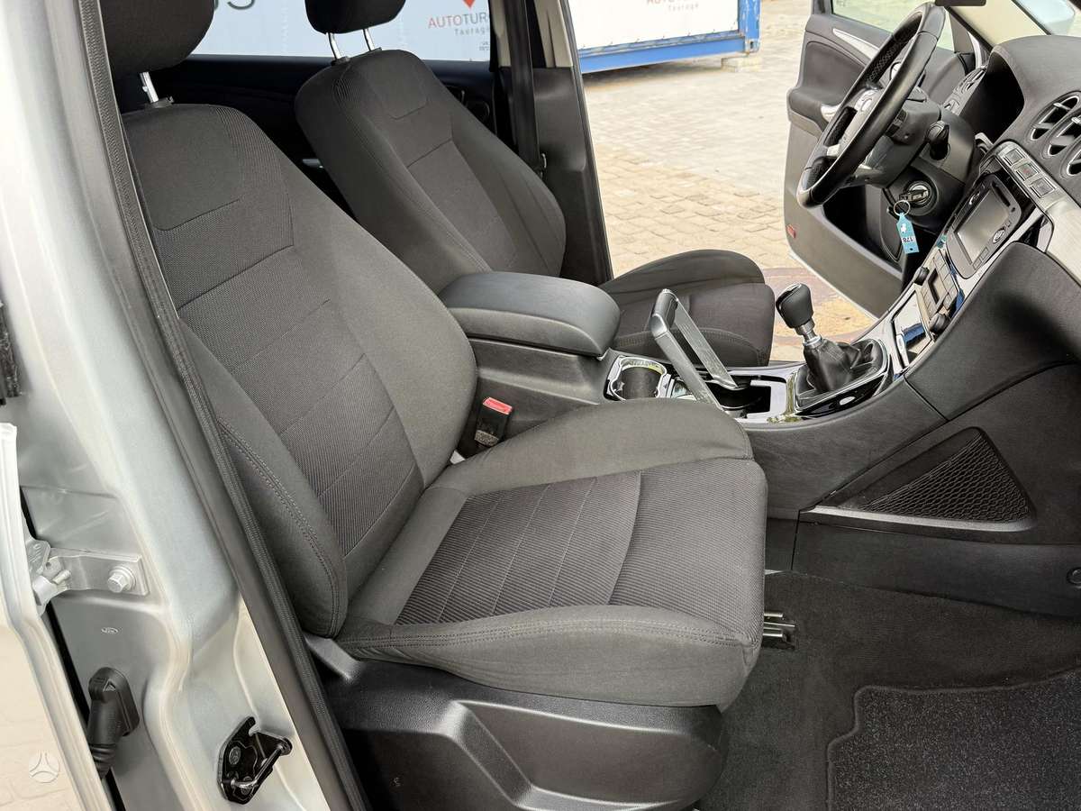 Ford S-MAX 2011 — photo 13