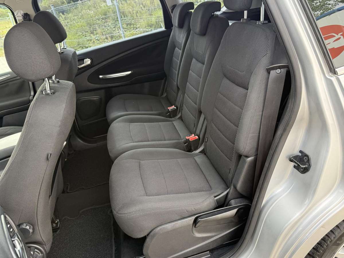 Ford S-MAX 2011 — photo 14
