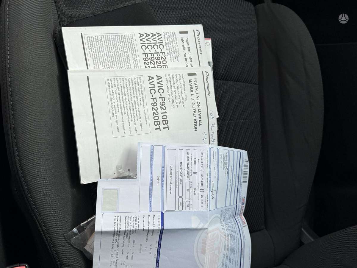 Ford S-MAX 2011 — photo 17