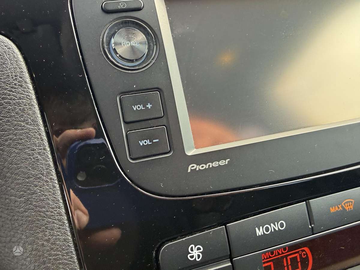 Ford S-MAX 2011 — photo 19