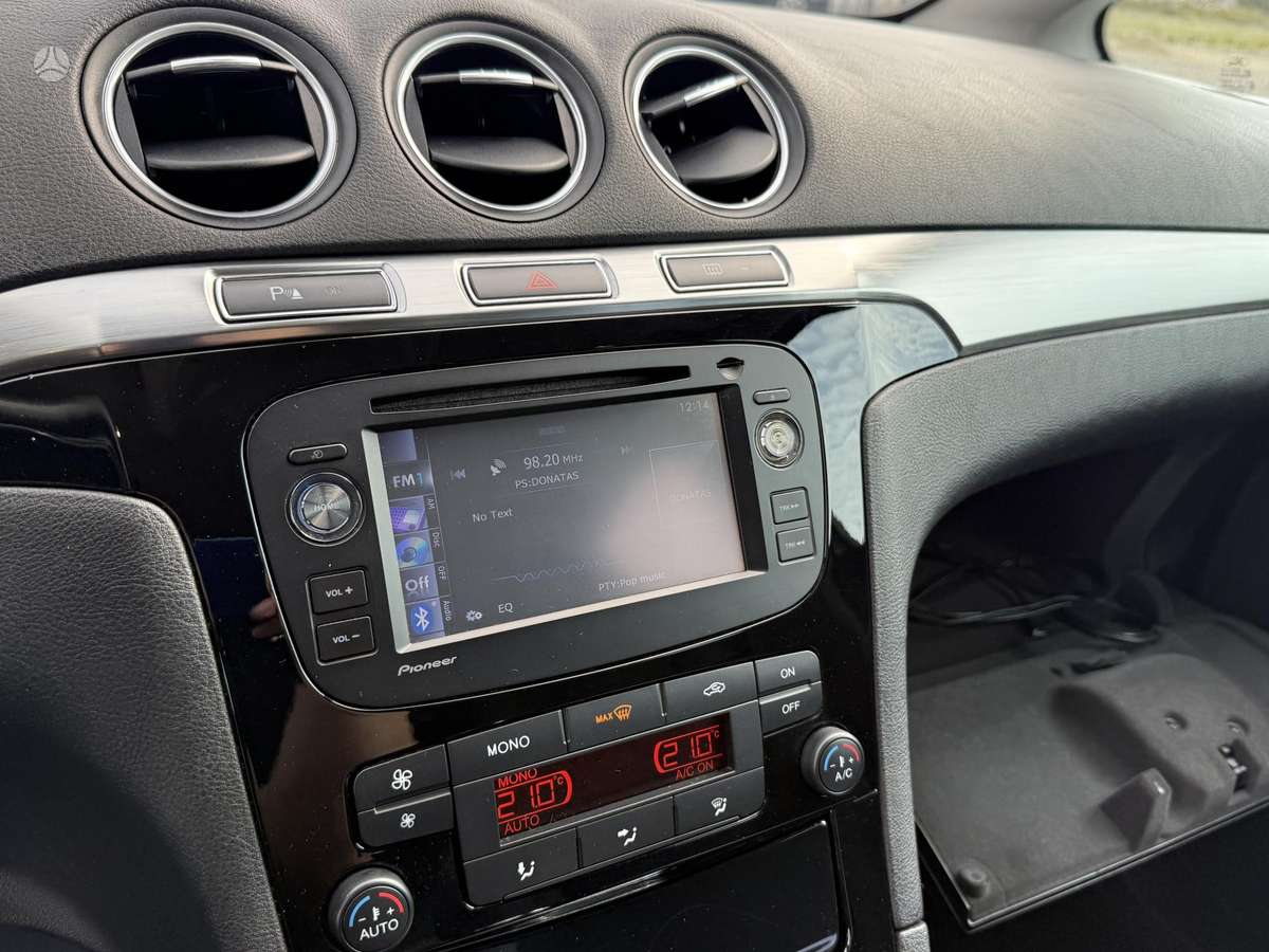 Ford S-MAX 2011 — photo 20