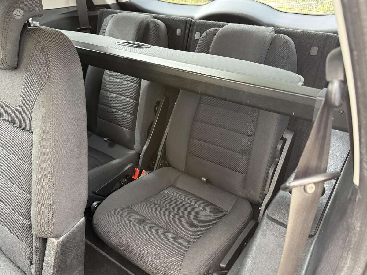 Ford S-MAX 2011 — photo 21