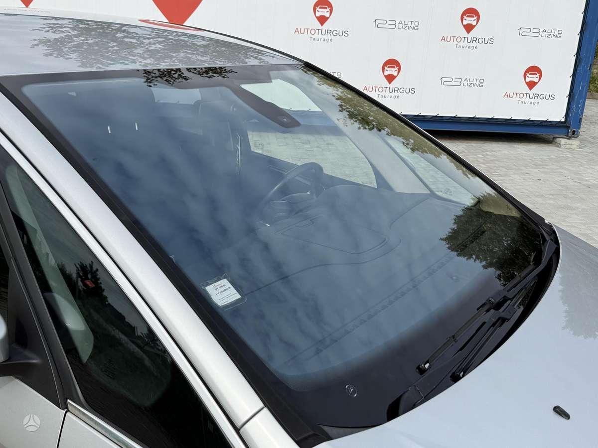Ford S-MAX 2011 — photo 24