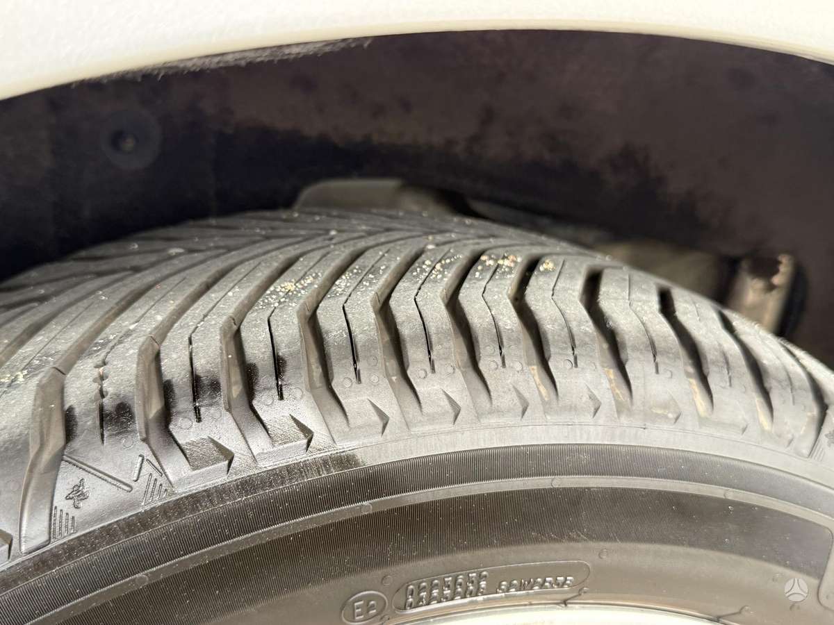 Ford S-MAX 2011 — photo 25