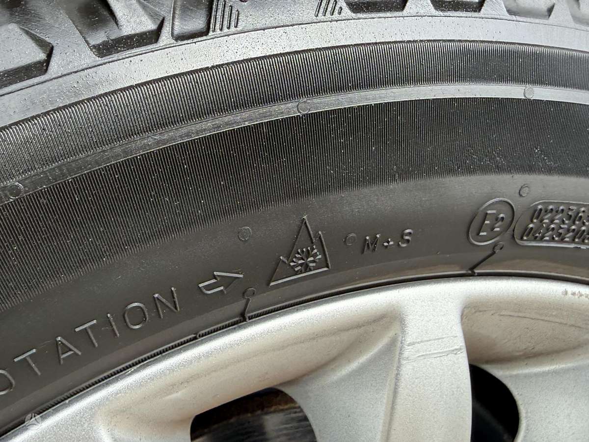 Ford S-MAX 2011 — photo 27