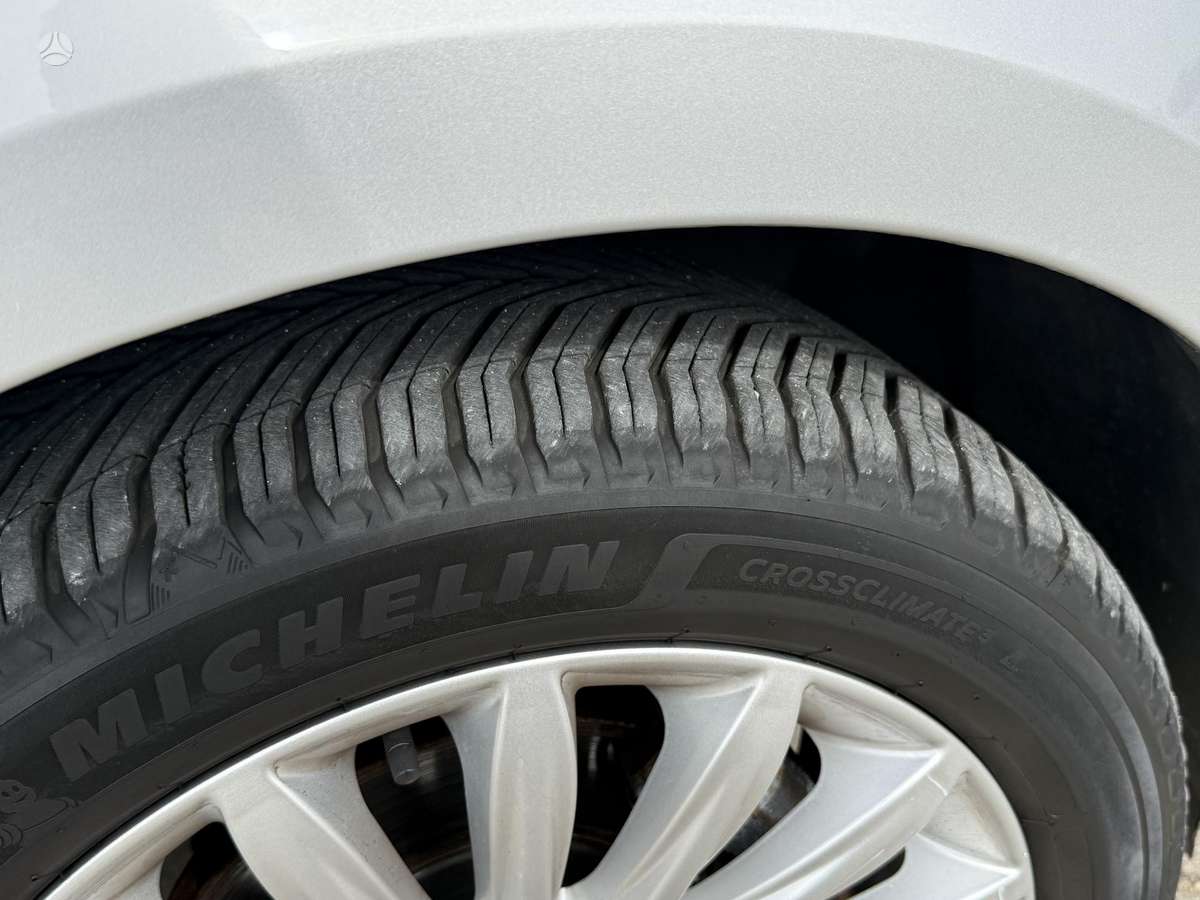 Ford S-MAX 2011 — photo 28
