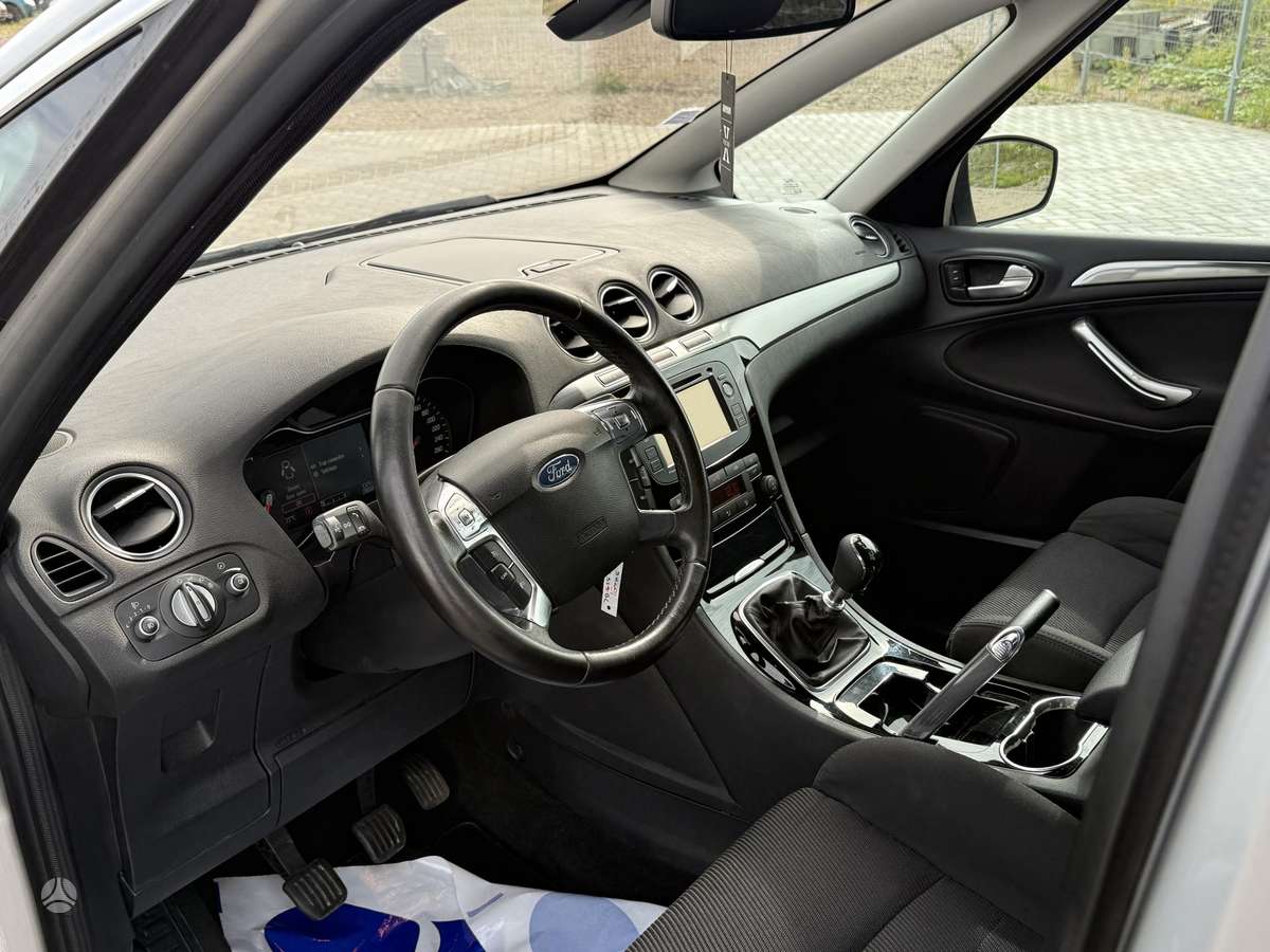 Ford S-MAX 2011 — photo 9