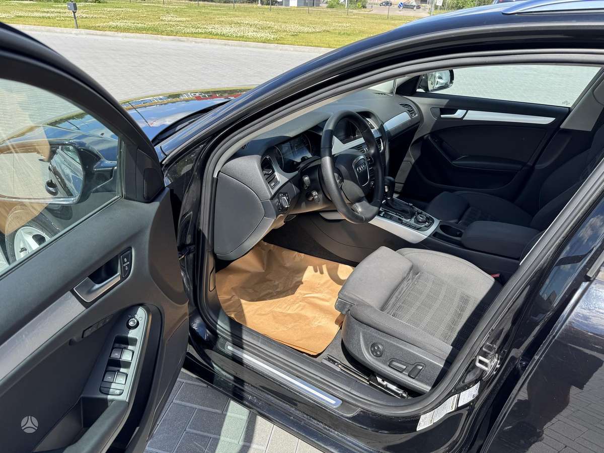Audi A4 2011 — photo 17