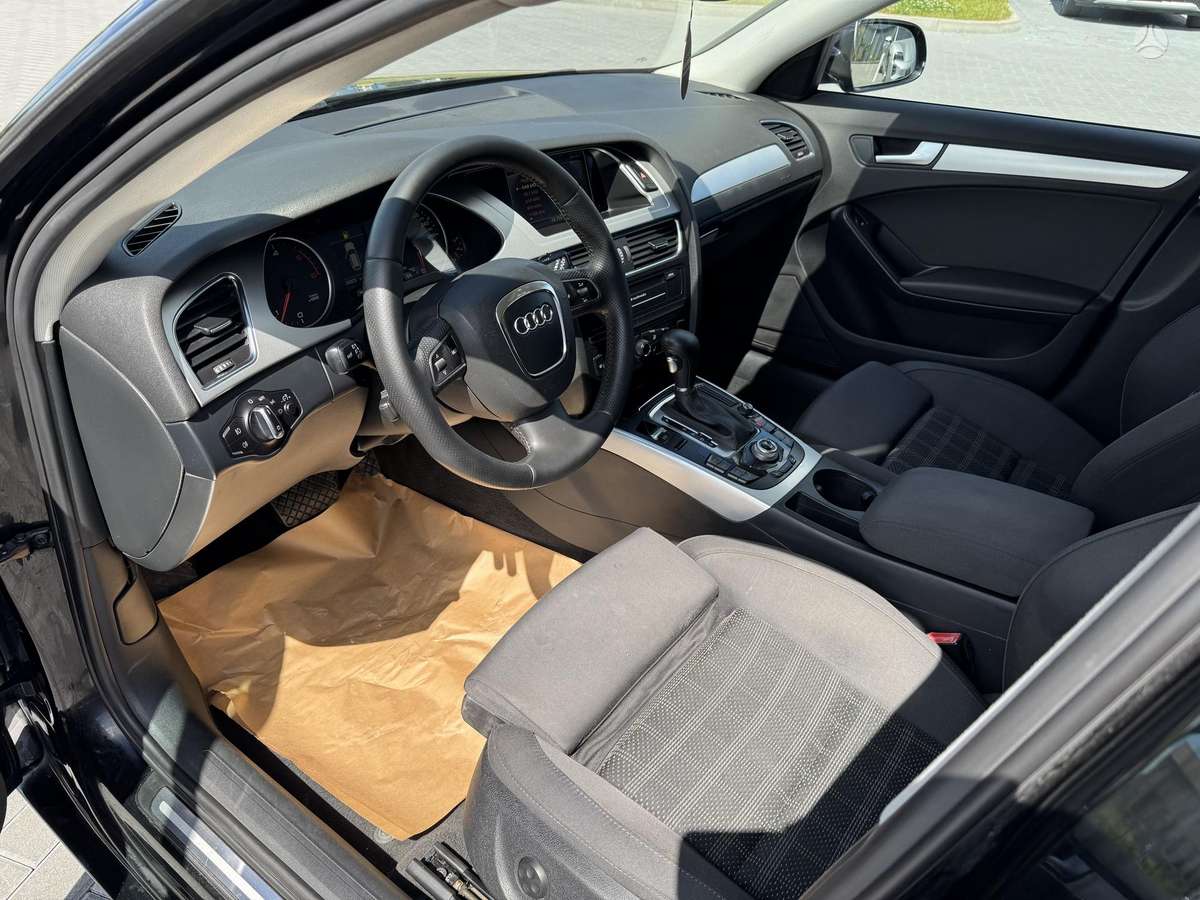 Audi A4 2011 — photo 19
