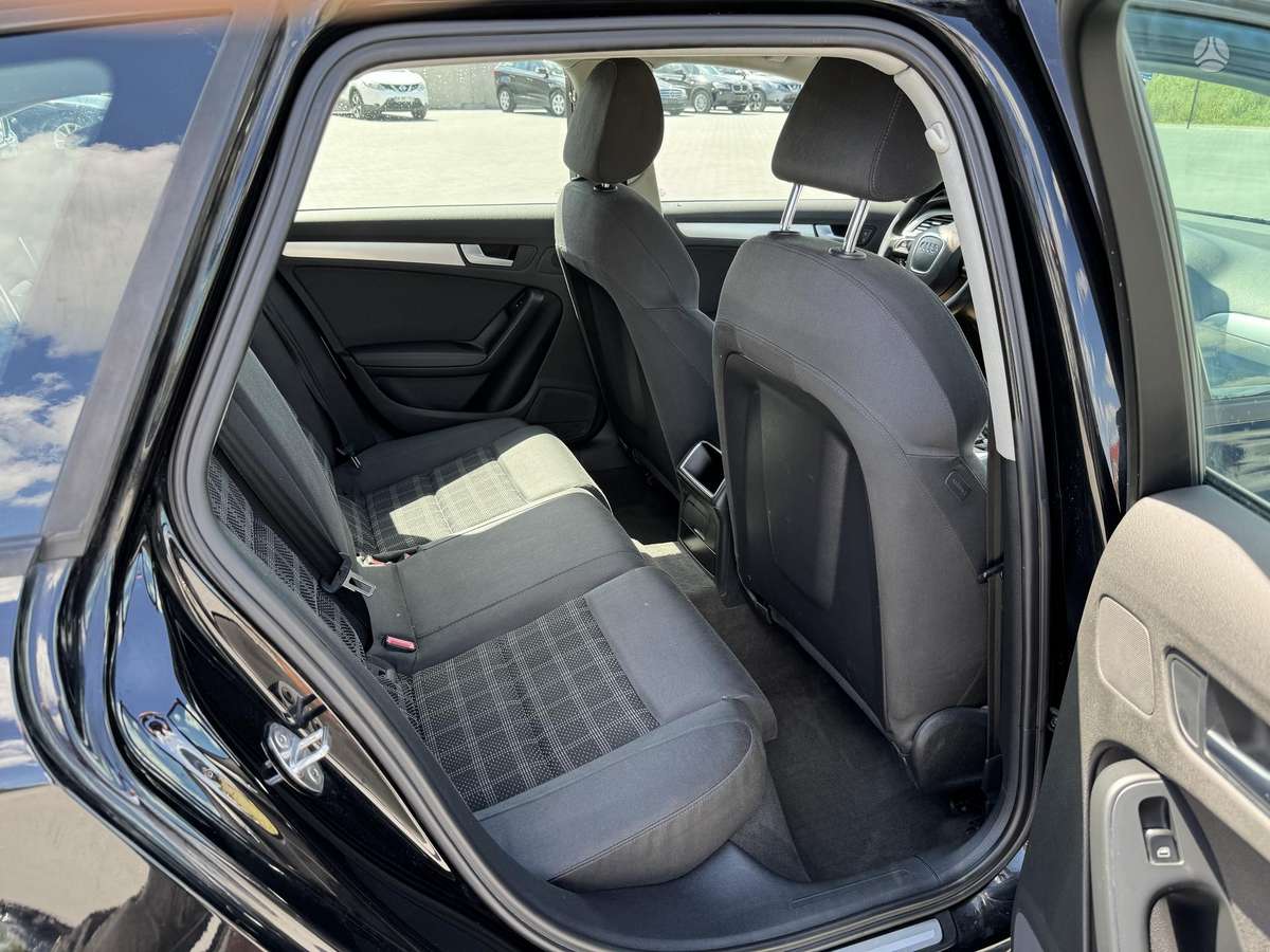 Audi A4 2011 — photo 23
