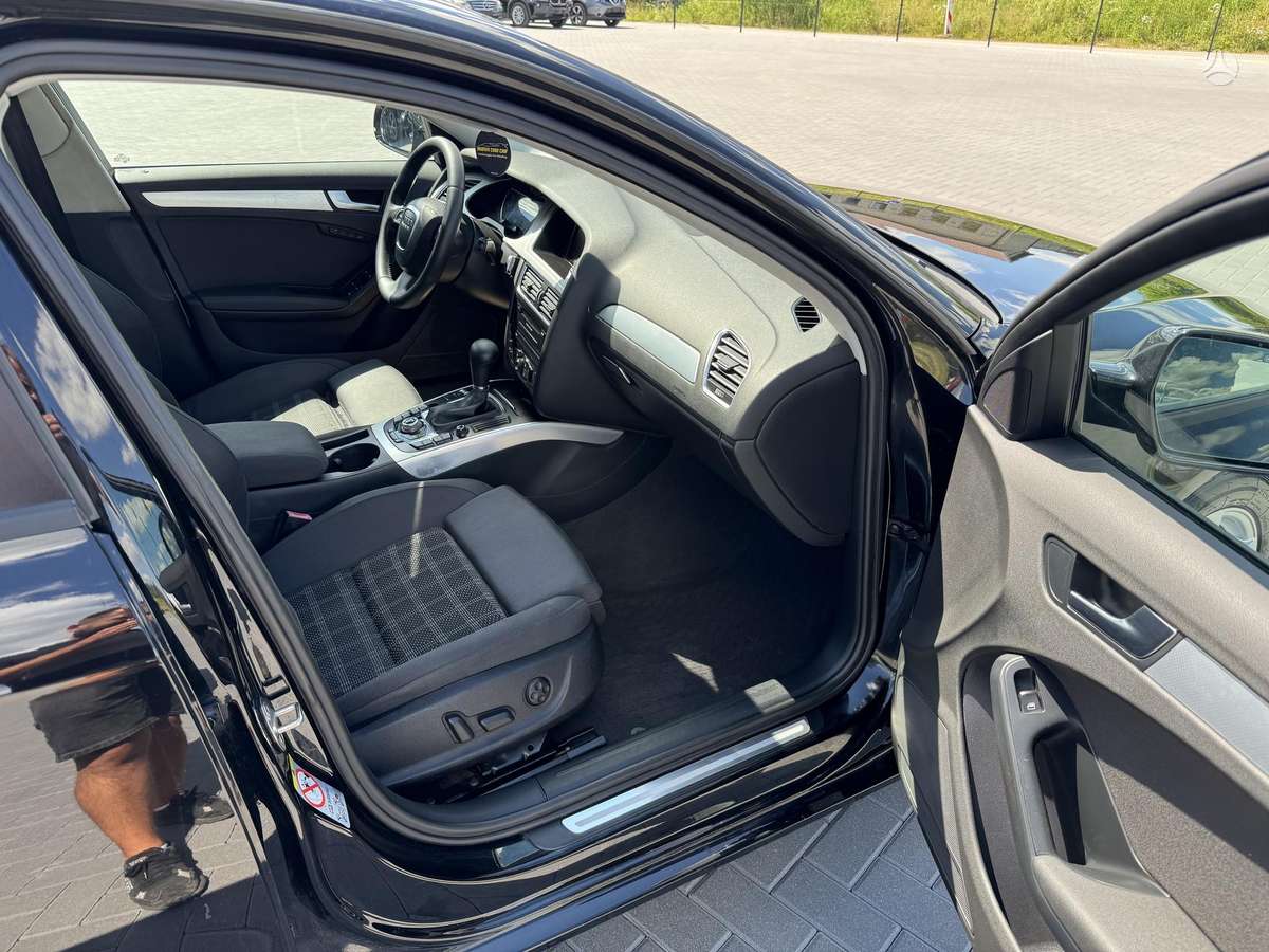 Audi A4 2011 — photo 24