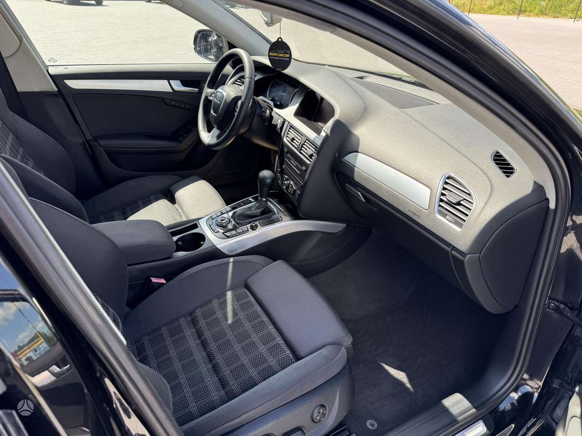 Audi A4 2011 — photo 25