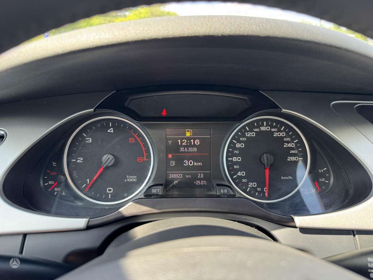 Audi A4 2011 — photo 26