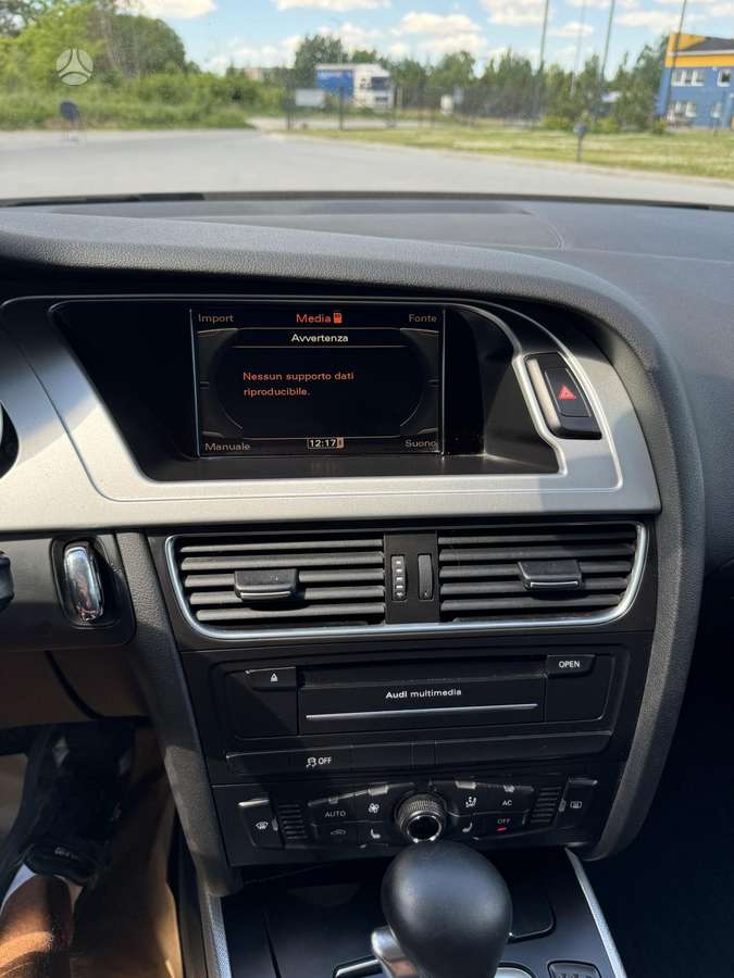 Audi A4 2011 — photo 28