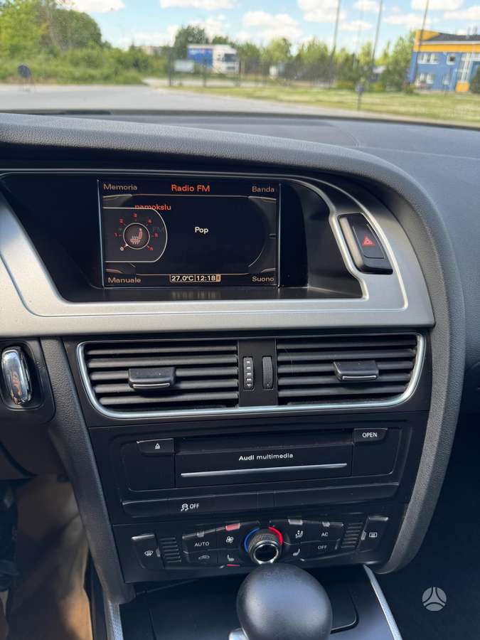 Audi A4 2011 — photo 32