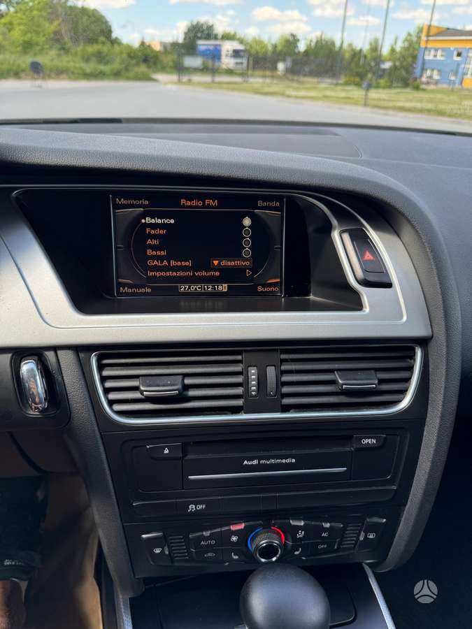 Audi A4 2011 — photo 34