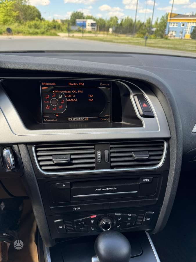 Audi A4 2011 — photo 35