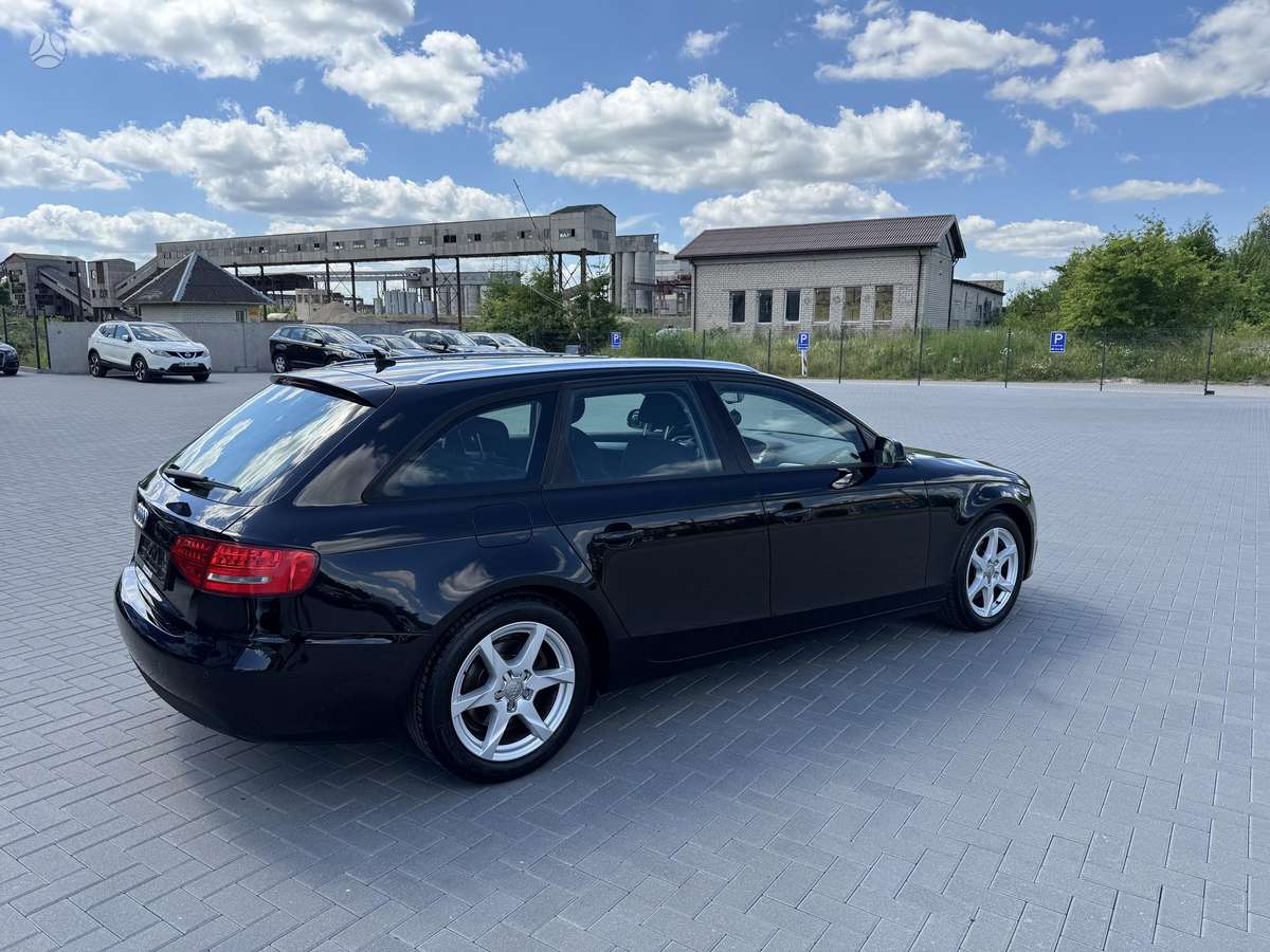 Audi A4 2011 — photo 7