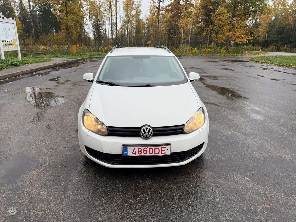 Volkswagen Golf 2011 — rear view