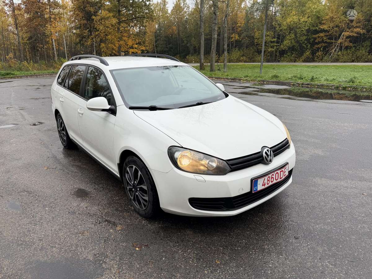 Volkswagen Golf 2011 — interior