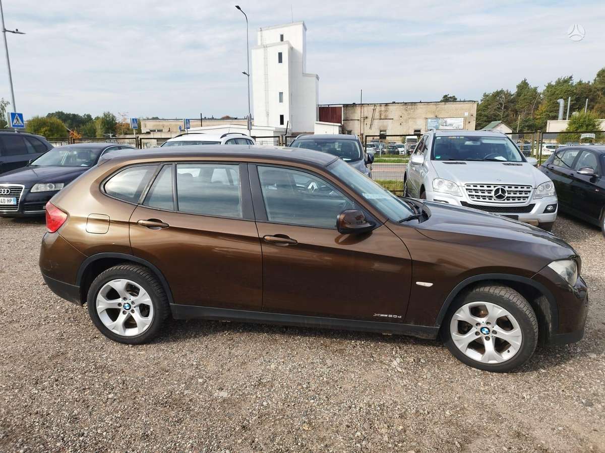 BMW X1 2010 — вигляд ззаду